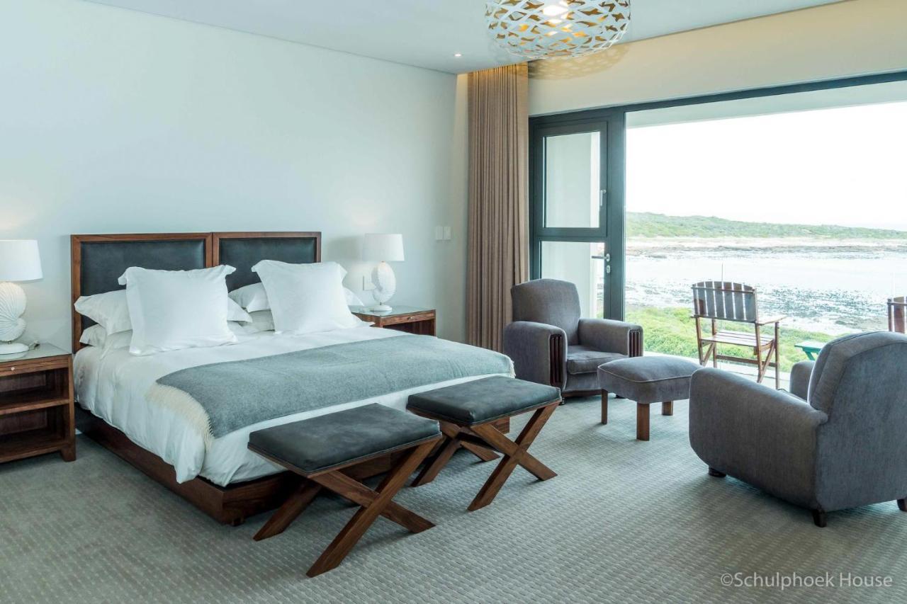 Schulphoek Seafront House Hermanus Eksteriør bilde A bedroom at the hotel